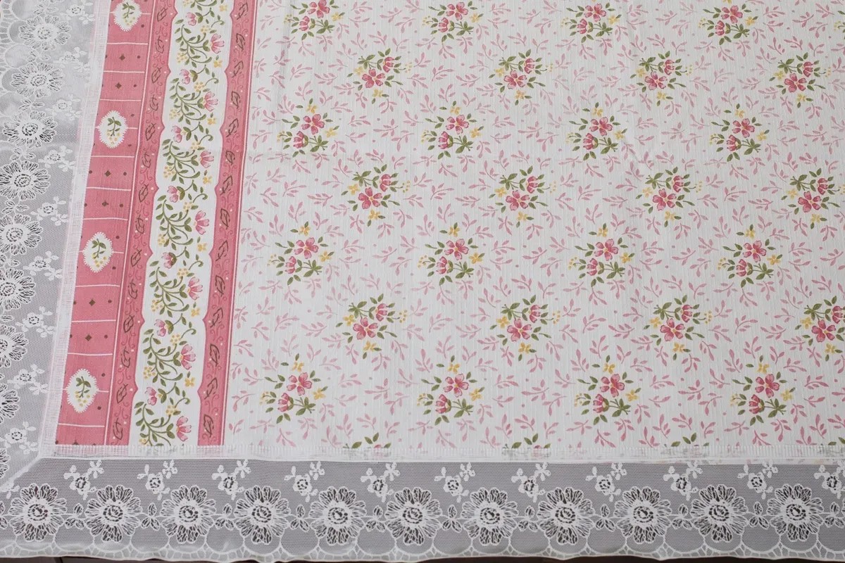 Csipkeszélű viaszos vászon asztalterítő 132 cm x 178 cm Csipkeszélű viaszos vászon asztalterítő 132 cm x 178 cm