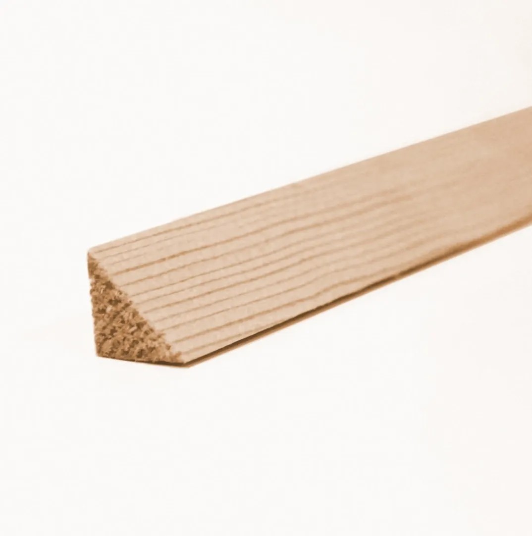 Háromszögléc erdeifenyő 18 mm x 18 mm x 2100 mm Háromszögléc erdeifenyő 18 mm x 18 mm x 2100 mm