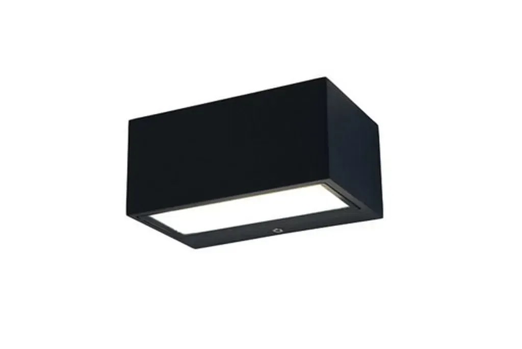 Modern, fekete LED kültéri fali lámpa. Modern, fekete LED kültéri fali lámpa.