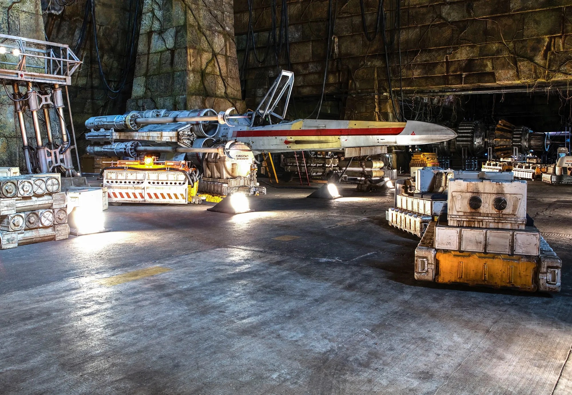 Komar fotótapéta STAR WARS Rebel Base 368 cm x 254 cm FSC Komar fotótapéta STAR WARS Rebel Base 368 cm x 254 cm FSC