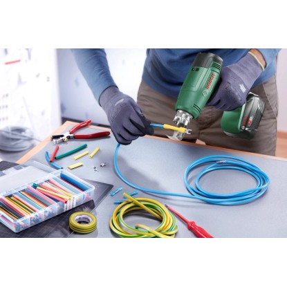 Bosch EasyHeat 18V-500 akkus hőlégfúvó használat közben, kábel zsugorításához. Bosch EasyHeat 18V-500 akkus hőlégfúvó használat közben, kábel zsugorításához.