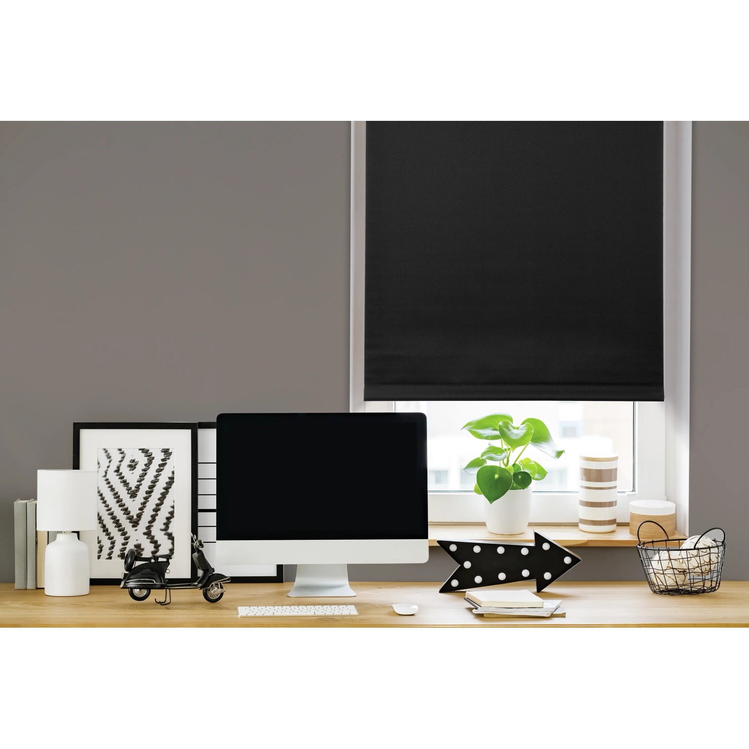 Fekete Gardinia EasyFix Thermo roló, 60x150 cm, az ablakra szerelve. Fekete Gardinia EasyFix Thermo roló, 60x150 cm, az ablakra szerelve.