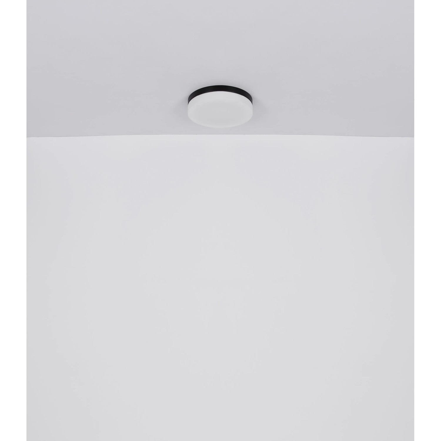 Fekete, kerek Globo kültéri mennyezeti lámpa opál üveggel, 2 izzós. Modern design kültéri használatra. Fekete, kerek Globo kültéri mennyezeti lámpa opál üveggel, 2 izzós. Modern design kültéri használatra.