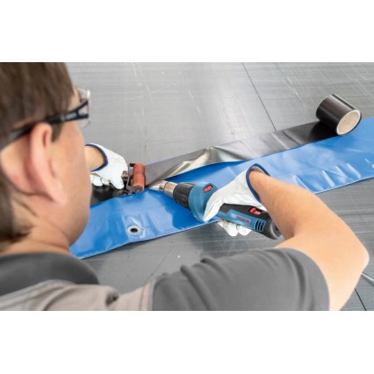 A Bosch Professional GHG 20-60 hőlégfúvó alkalmazása fólia hegesztéséhez. A Bosch Professional GHG 20-60 hőlégfúvó alkalmazása fólia hegesztéséhez.