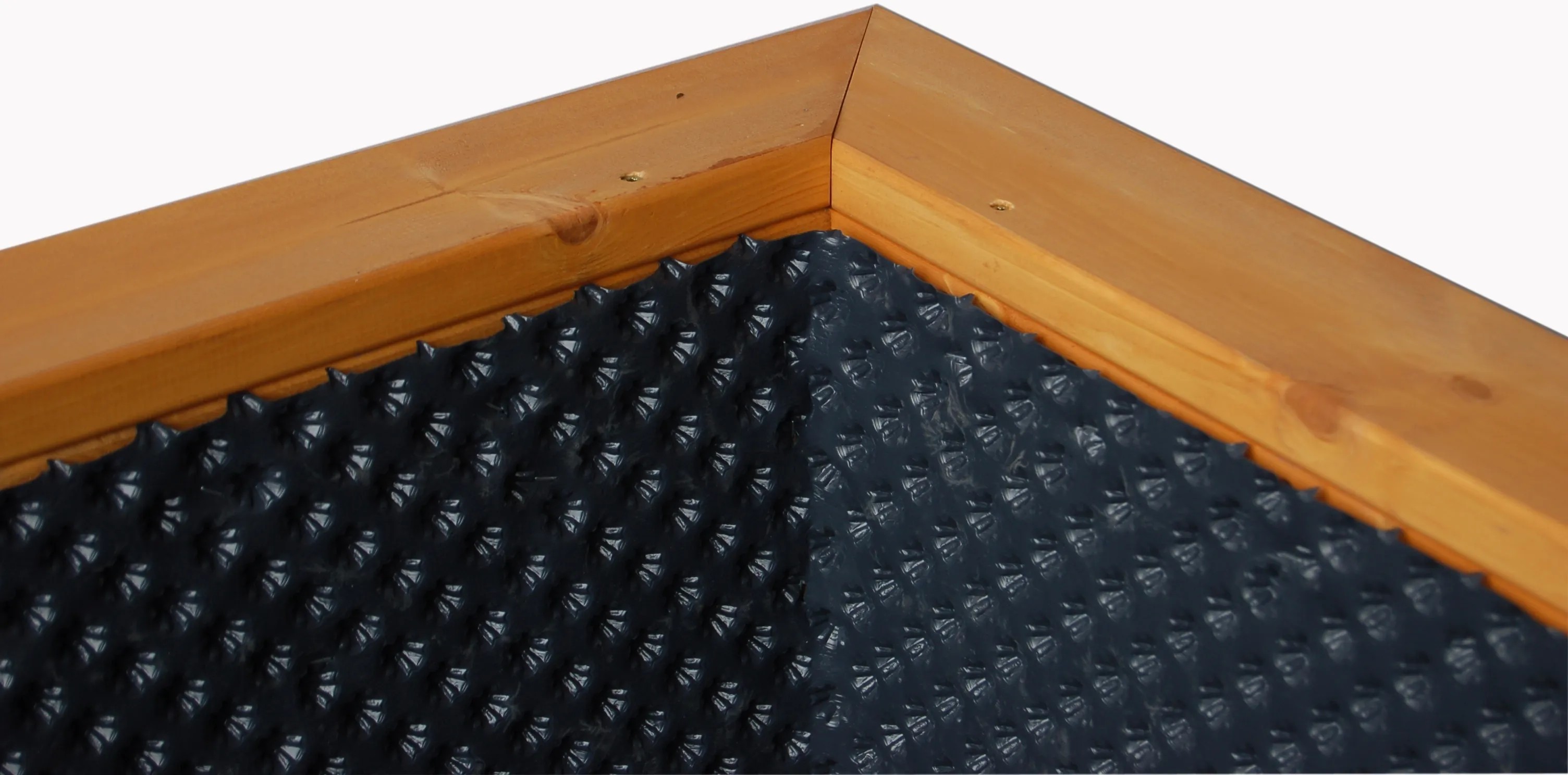 Közelkép a Gaspo Classic magaságyásról 130x80 mézszínű, buborékfóliával. Fa magaságyás vakondhálóval. Közelkép a Gaspo Classic magaságyásról 130x80 mézszínű, buborékfóliával. Fa magaságyás vakondhálóval.