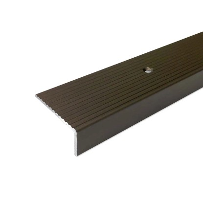 Sarokprofil eloxált alu csavarral tiplivel Sarokprofil eloxált alu csavarral tiplivel