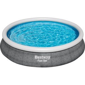 Bestway Fast Set föld feletti medence, Ø 457 cm, vízzel feltöltve. Rattan hatású Quick-Up medence.