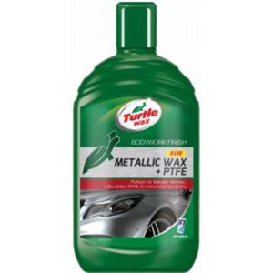 Zöld Turtle Wax Metallic autópolírozó flakon a fényes fényezés ápolásához.