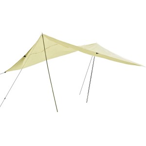 Bézs színű napvitorla 300x400 cm, rudakkal és kötelekkel, UV védelemhez a kertben.