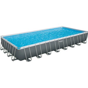 Téglalap alakú Bestway Power Steel vázas medence vízzel feltöltve.