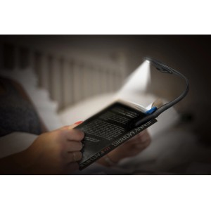 Energizer Booklight speciális lámpa könyvre rögzítve, a szabad kezes olvasáshoz.