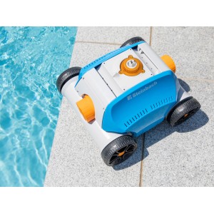 Steinbach Poolrunner Battery + medence robot kék/fehér színben a medence szélén.