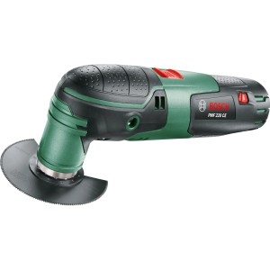 Bosch PMF 220 CE multifunkciós szerszám szegmens fűrészlappal felújítási munkákhoz.