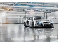 Komar fotótapéta Audi R8 Le Mans 368 cm x 254 cm FSC Komar fotótapéta Audi R8 Le Mans 368 cm x 254 cm FSC