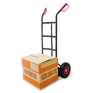 Sackkarre Basis 150 kg teherbírással és PU kerekekkel OBI csomagot szállít.