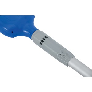 Közelkép: Bestway Flowclear AquaTec vezeték nélküli porszívó teleszkópos nyéllel.