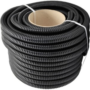 Fekete Fitt tótömlő (Ø 19 mm) tekercsen, rugalmas és robusztus.