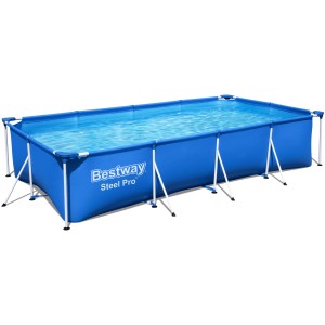 Téglalap alakú Bestway Steel Pro Frame medence, kék, acélvázzal és vízzel feltöltve.