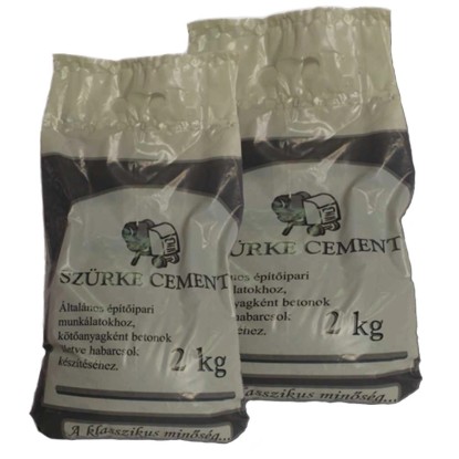 Két zsák cementhabarcs, egyenként 2 kg, építési munkákhoz.