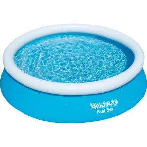 Kék Bestway Fast Set föld feletti medence, Ø 183 cm, vízzel feltöltve. Gyorsan felállítható medence felfújható gyűrűvel.