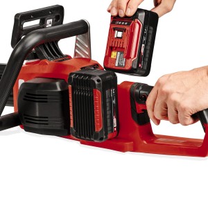 Einhell Power X-Change GP-LC 36/35 Li-Solo akkus láncfűrész behelyezett akkumulátorral.