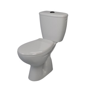 Fehér WC szett tartállyal, szemközti nézet. Ideális minden fürdőszobába.