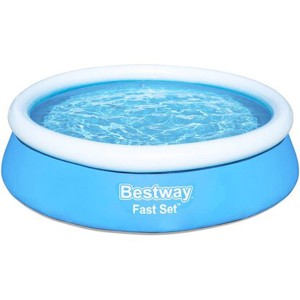 Kék Bestway Fast Set medence, egy gyorsan felállítható medence a kertbe.