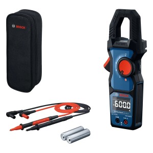 Bosch Professional GMC 600-15 árammérő fogó tartozékokkal, mint például mérővezetékek és elemek.