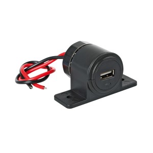 Fekete t.b.t. USB aljzat autóelektronikához, kábelekkel.