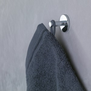 Tesa Powerbutton Small Chrom ragasztóhorog törölközővel, könnyű felszerelés.