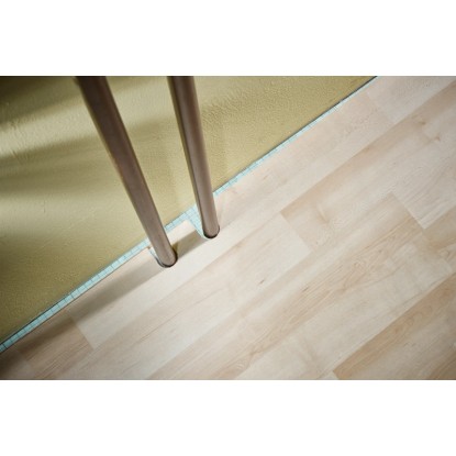 wolfcraft laminált illesztőkészlet használat közben: Laminált padló fektetése fűtőcsövek körül.