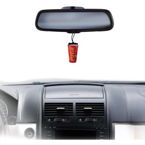 Airflair Coca Cola Vanilla légfrissítő 3D pohár formában az autó visszapillantó tükrén.