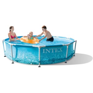 Intex Frame Pool Set Beachside, Ø 305 cm, családdal a vízben. Acélvázas medence óceán mintával.