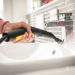Alkalmazás: Kärcher gőztisztító körkefével tisztítja a mosdókagylót. 4 keféből álló készlet (fekete/sárga).