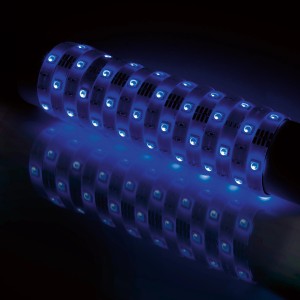 Feltekert 10 m-es LED szalag kék LED-ekkel. Ideális hangulatos világításhoz.