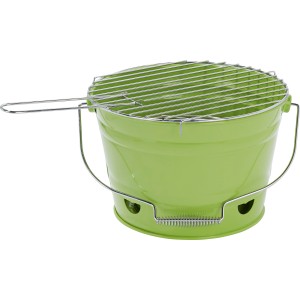 Zöld vödör grill, hordozható faszenes grill ráccsal és fogantyúval.