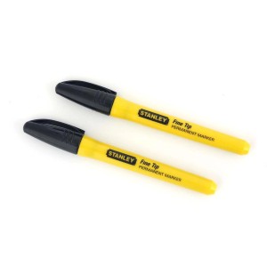Két sárga Stanley tartós marker fekete kupakkal.