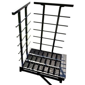 Fekete Minka Flex Grid kilépő platform kültéri lépcsőkhöz. Robusztus horganyzott acél rács.