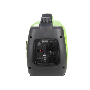 Zipper Inverter generátor ZI-STE2000IV, hátsó nézet csatlakozókkal. Benzinmotoros generátor 2 kW teljesítménnyel.