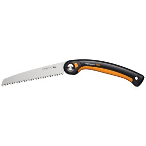Fiskars Plus SW69 összecsukható fűrész 21 cm-es pengével kerti munkákhoz.