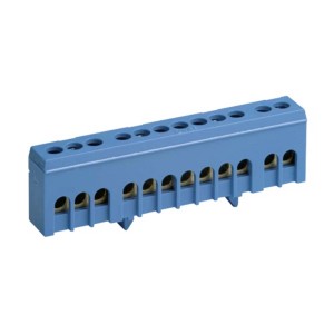 Kék földelő sorkapocs több csatlakozással elektromos szerelésekhez.