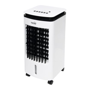 Fehér, mobil ventilátor vezérlőpanellel a tetején és kerekekkel. Ideális a forró napokra.