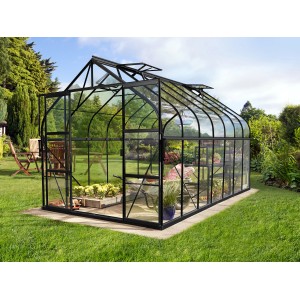 Vitavia Diana 11500 üvegház, fekete keret, 11,5 m², növényekkel a kertben.