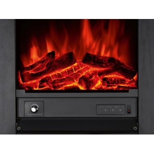 A fekete Glasbury Fire elektromos kandalló közelképe: LED lánghatás, parázsló rönkök és kezelőpanel hőmérséklet-szabályzóval.