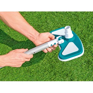 Bestway Flowclear szívókefe fej medenceporszívóhoz, rúddal összekötve.