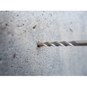 LUX HM-Kalapácsfúró SDS Plus lyukat fúr a betonba. 6 mm-es betonfúró.