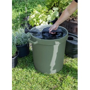 Orthex 80L Forest Green tartály fedővel és locsolókannával, ideális kertbe és háztartásba.