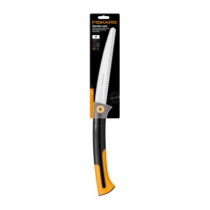 Fiskars Xtract SW75 kézi fűrész durva fogazással kerti munkákhoz.