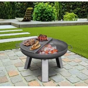 Buschbeck öntöttvas grillrács tűzrakó tálhoz Ø 55 cm, grillezett étellel izzó parázs felett.