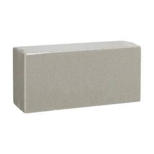 Szürke tűzőhab tömb (23x11x8 cm) a Mica Decorations-tól száraz virágkötészethez és dekorációhoz.